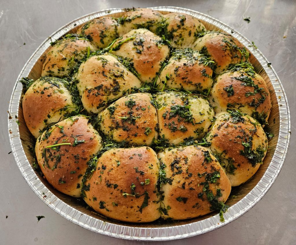 מתוק מפז, יצירה של טעמים מעניקה לכם קייטרינג חלבי כשר לאירועים עם מגשי אירוח מוקפדים, ח"ג איכותיים ושירות אישי עד לפרטים
